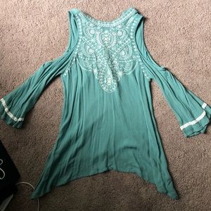 Teal shoulderless quarter length shirt!